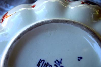 How do you identify Delft pottery?