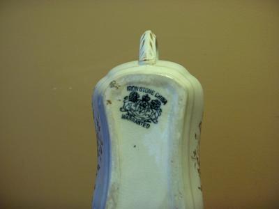 2 LIONS WITH A OVAL IN THE CENTER WITH LETTERS (I THINK) V&B AND A CROWN ABOVE THE OVAL