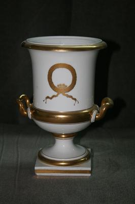 White and gold urn - back
