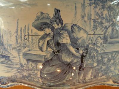 tureen lid