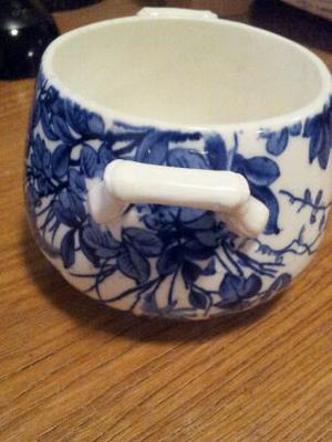 whole piece - Blue & White pot  with TWO diamond registration marks