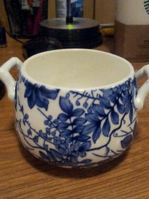 another of the whole piece  - Blue & White pot  with TWO diamond registration marks
