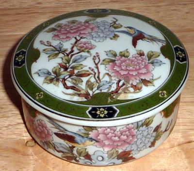 Chinese Pottery Mark Mystery - Red Square Stamp with Rounded Corners and Chinese Writing Inside