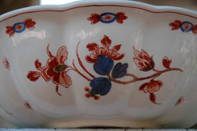 Side view - Delft pottery mark query- E 4 8?