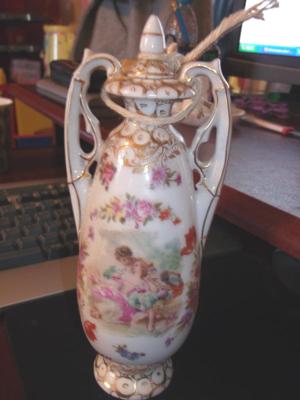 Double Crossed Lines on a an Urn - Can you tell me whose pottery mark this is?