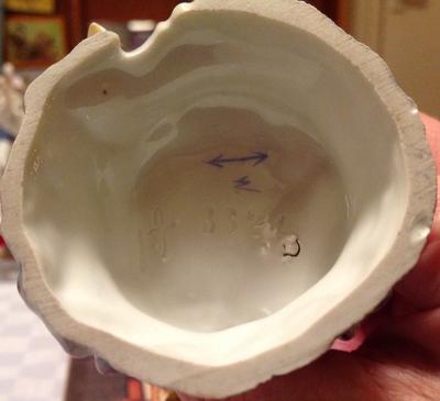 Double-headed arrow mark (tip at both ends of a single line) with 'W' and looped impressed markings