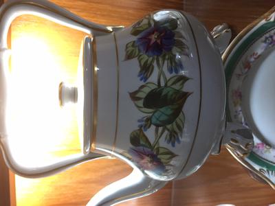 family heirloom teapot - 3 footed unmarked