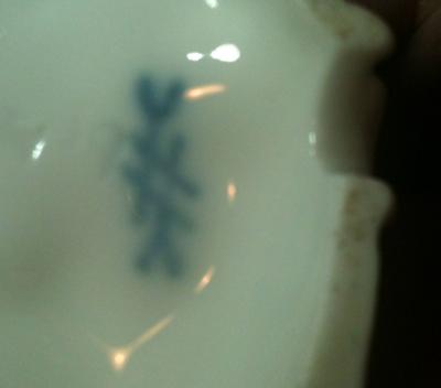 Figurine query - Pottery mark looks like pound sign