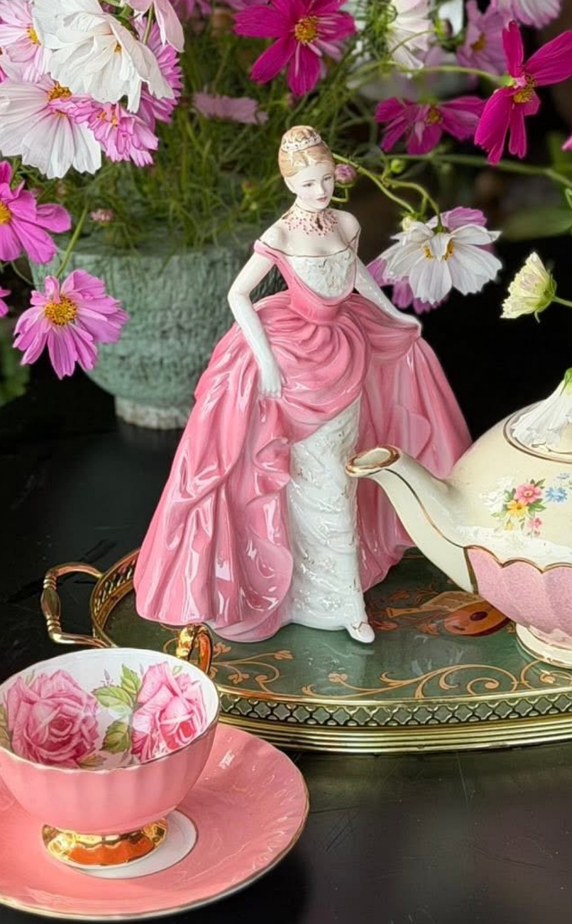 fine-detail-factory-grade-bone-china-figurines