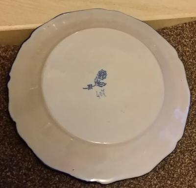 Flower with two leaves and three stripes marking on what looks like an Oriental plate please