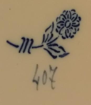 Flower with two leaves and three stripes marking on what looks like an Oriental plate please
