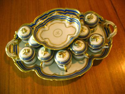 Incised 'W' or Wavy Line Pottery Mark on 25 piece pot-de-creme set