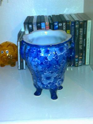 Masons Ironstone or Regency Ironstone? - 3 footed, faux handled 'blue & white' glazed pot