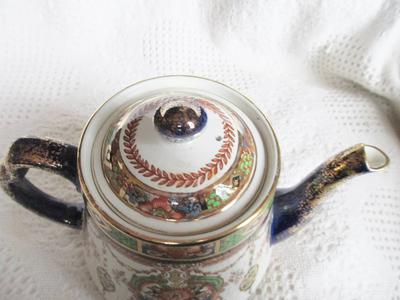 Lid of the Arita/Imari Teapot