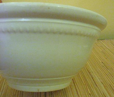 Rope design (?) under rim