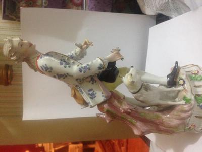 Porcelain figurine with a blue mark, crown over an H?