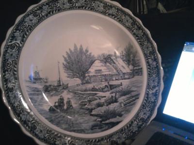 Pottery Mark Query - Lion encircled with leaves with hovering crown