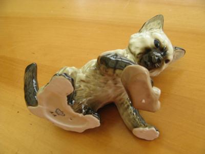 Pottery mark query - Simple blue crown with 'A A' below