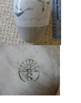Pottery Mark Query - Sun burst rays with possible RC/RG/EC/EG?  two letters printed on top of each other