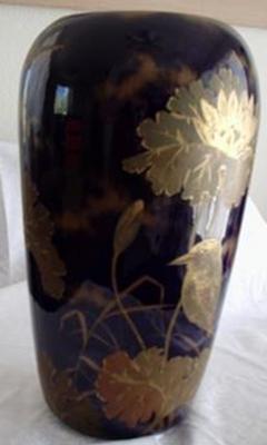 Pottery Mark with 2 Crescent shapes  a 5 or an S, a 7 or an axe, 4 in total under glaze