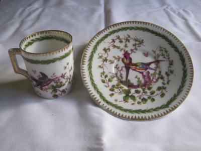 Pottery Mary Query - Victoria above Crown