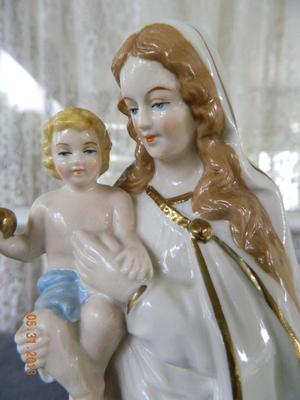 Religious Mary & Jesus Figurine mark query - Dresden above X with letters RW (the R is reversed)