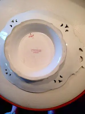 Back of serving plate