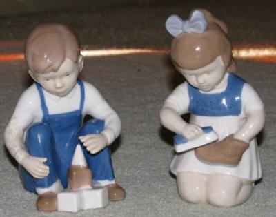 unidentified figurine pottery mark - crossed swords with oval hilts 'hand painted' and 1859