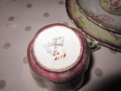 Unidentified Pottery Mark - helmet with six crossed arrows, ribbon scroll and beaker.