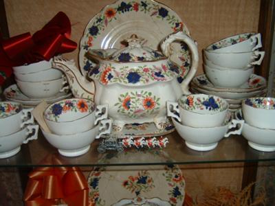 Part of unmarked (bone china?) tea set / service